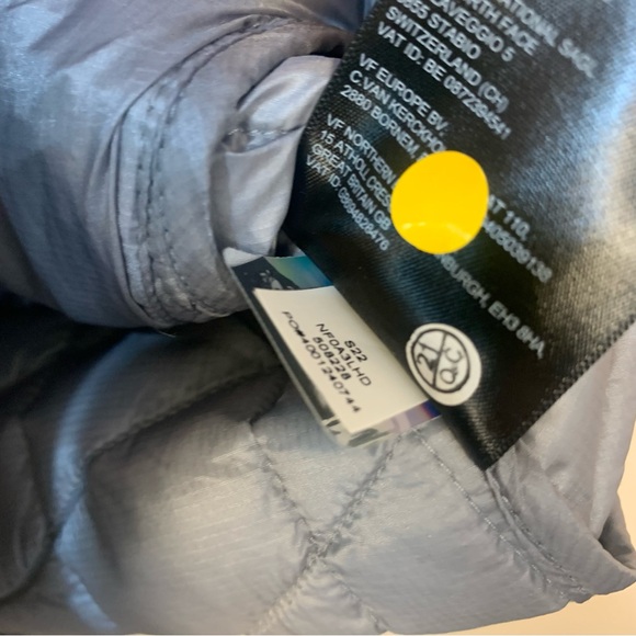 The North Face Quilted Thermoball Trek Eco Lightweight Puffer Vest Company Logo - Picture 11 of 14